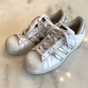 Adidas superstars
